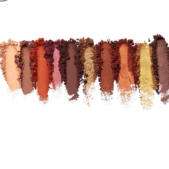 KKW BEAUTY
Sooo Fire Eyeshadow Palette - Picture 3 of 6